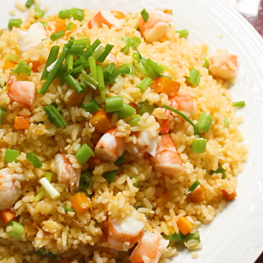 Cơm chiên tôm trứng