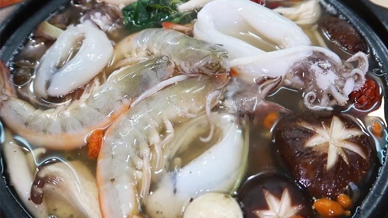 Lẩu nấm hải sản